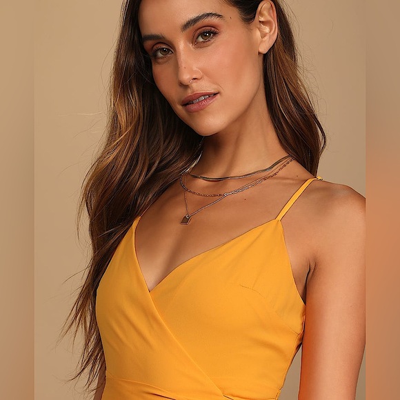 NWT Lulus Manhattan Moment Bright Orange Ruffled Midi Wrap Dress. Size medium. - Picture 4 of 9